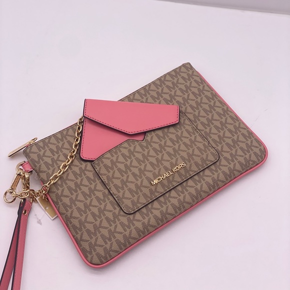 MICHAEL KORS JET SET TRAVEL LG 2 in 1
WRISTLET/WALLET AND CARD CASE - Picture 5 of 12